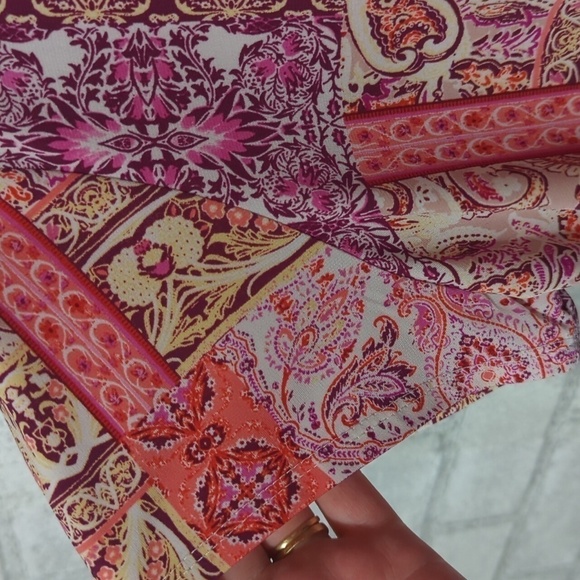 🍉 Cato Paisley Abstract Print Keyhole Curved Hem Blouse Size XL - Picture 4 of 4